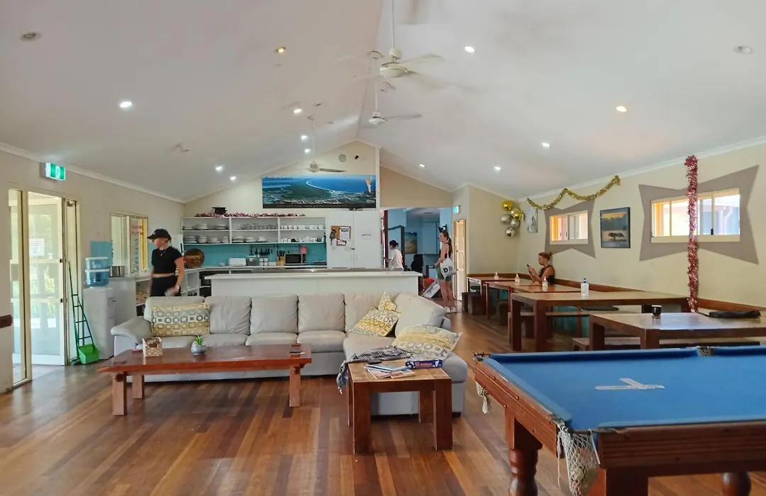 Hervey Bay Flashpackers-1